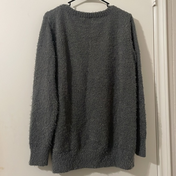 Avon Gray Crew Neck Sweater with Snowflake Design Size L - Picture 5 of 8